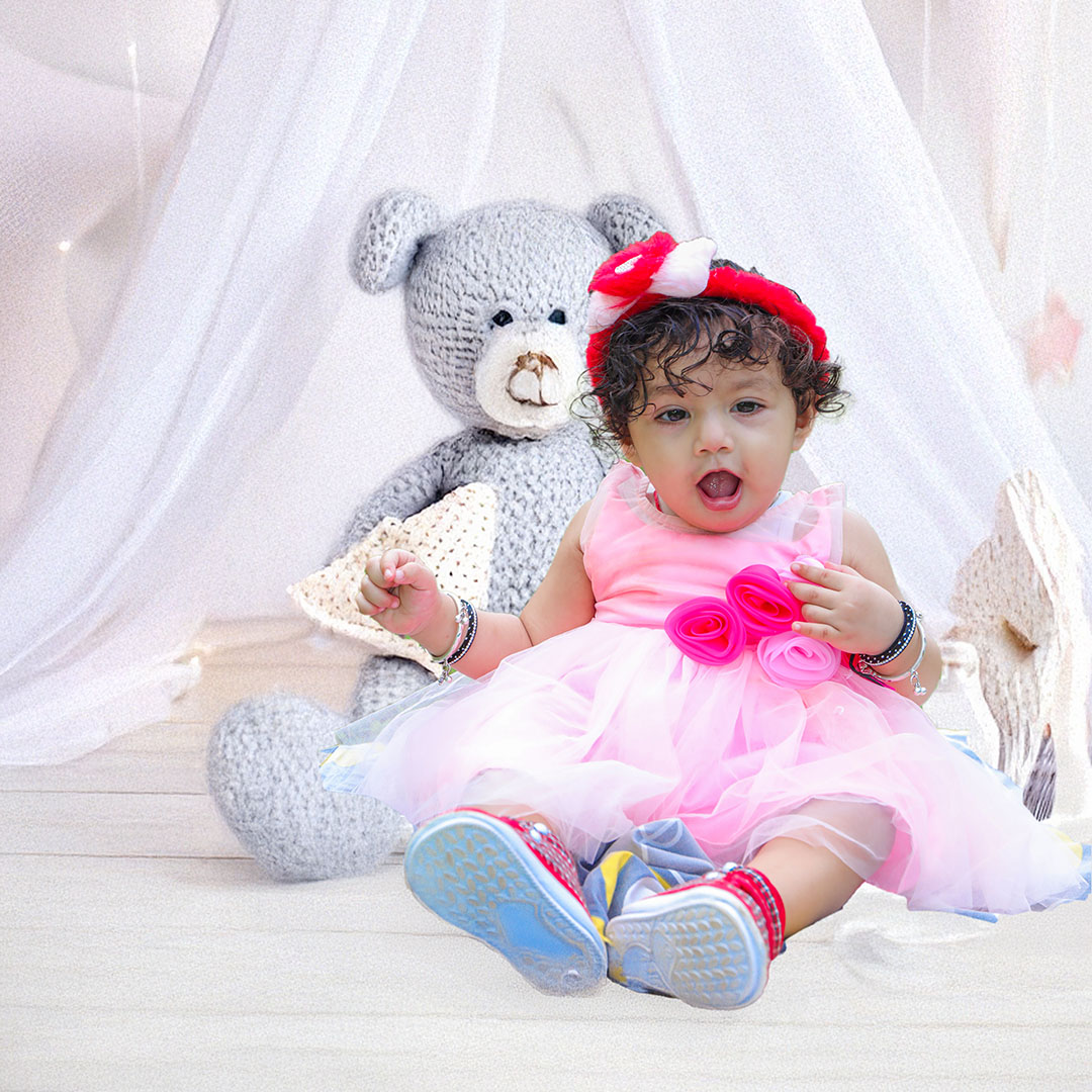 Baby girl first birthday photoshoot in Ranchi with teddy bears