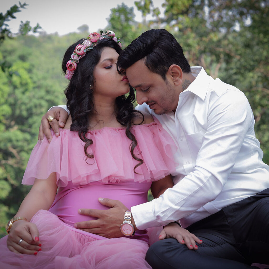 Couple maternity photography in Ranchi