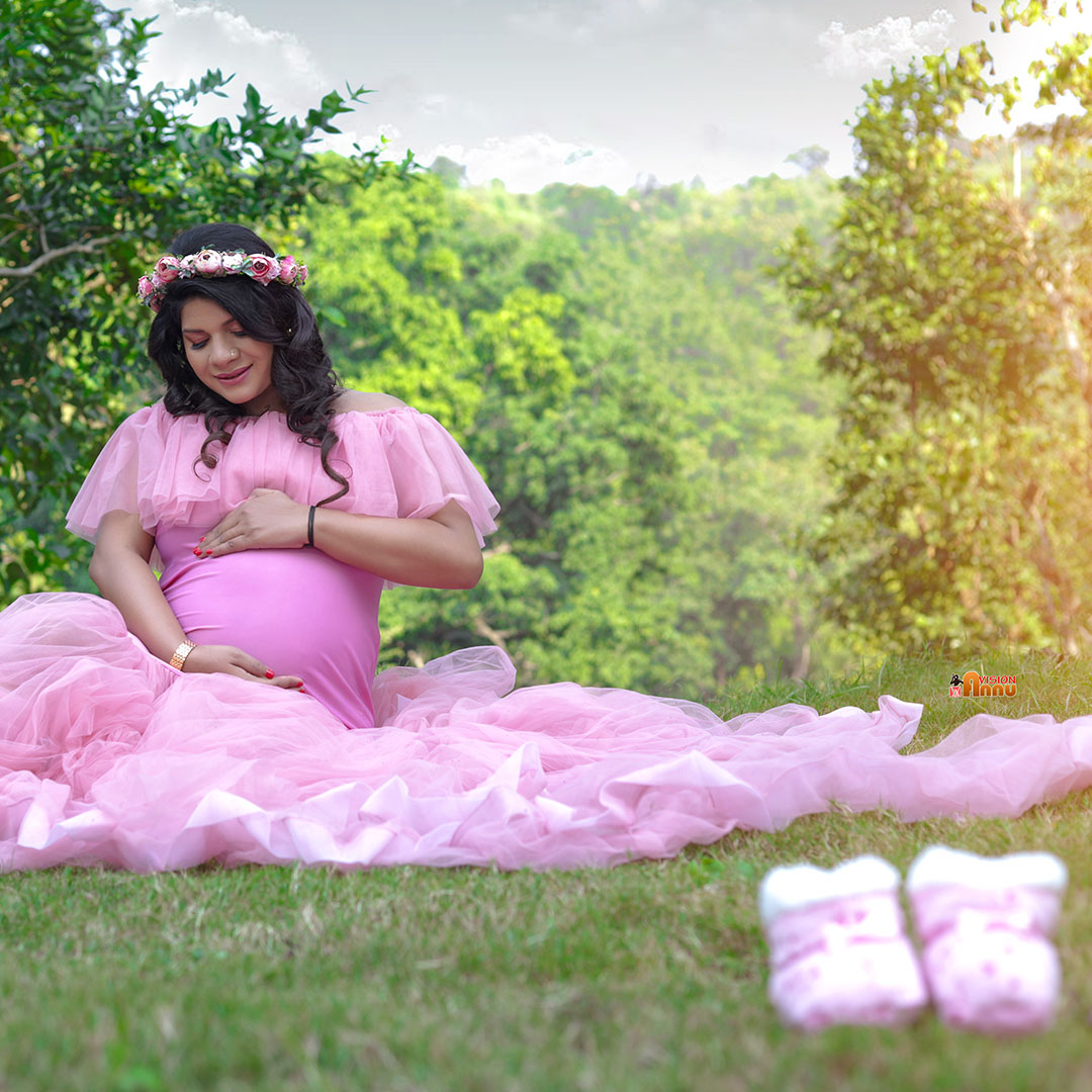 Outdoor maternity photography in Ranchi